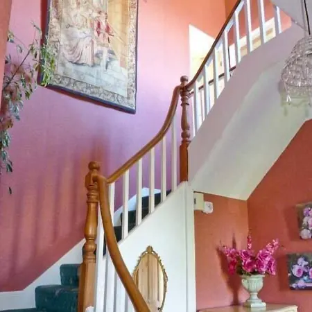 Hall Nyaraló